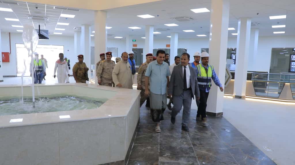 الوكيل العامري يتفقد عددًا من المشاريع التنموية بمديرية القطن ويشيد بمستوى الإنجاز فيها الوكيل العامري يتفقد عددًا من المشاريع التنموية بمديرية القطن ويشيد بمستوى الإنجاز فيها