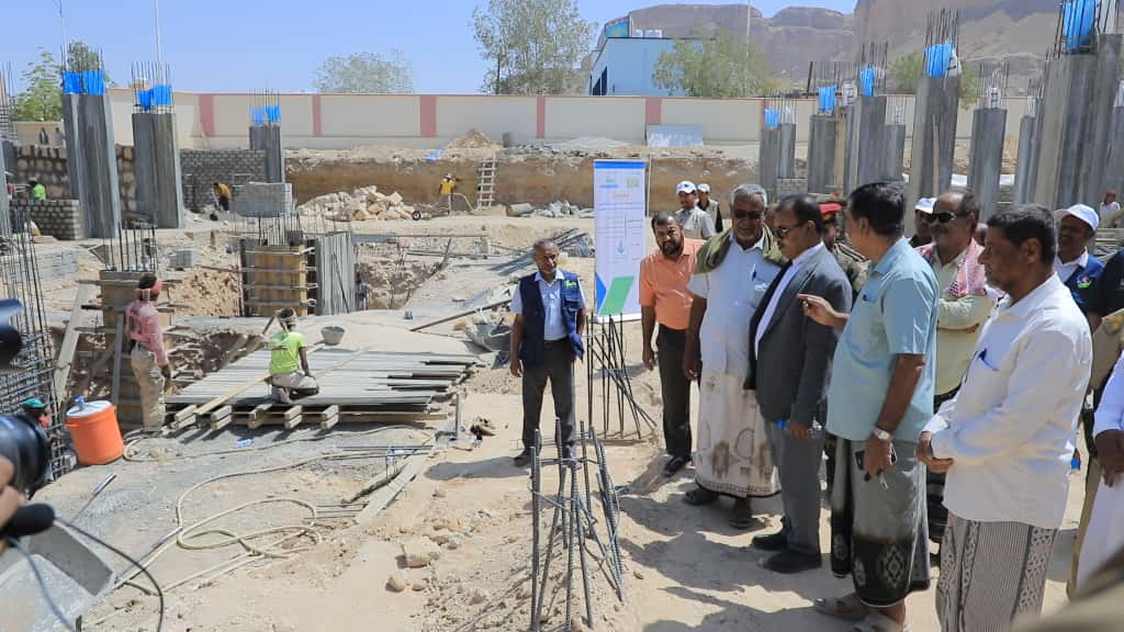 الوكيل العامري يتفقد عددًا من المشاريع التنموية بمديرية القطن ويشيد بمستوى الإنجاز فيها الوكيل العامري يتفقد عددًا من المشاريع التنموية بمديرية القطن ويشيد بمستوى الإنجاز فيها