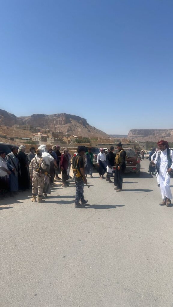 قبائل بني مرة تدخل بموكب كبير من مشائخها و اعيانها و كوادرها لحضور مراسم تنصيب شيخ شمل قبائل ال ماضي "صور" قبائل بني مرة تدخل بموكب كبير من مشائخها و اعيانها و كوادرها لحضور مراسم تنصيب شيخ شمل قبائل ال ماضي "صور"