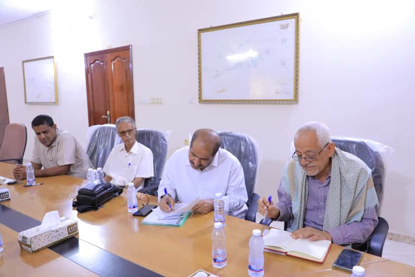 وكيل وادي وصحراء حضرموت يطلع على أعمال لجنة تصفية مشروع الصرف الصحي بسيئون وتريم ويشيد بجهودها وكيل وادي وصحراء حضرموت يطلع على أعمال لجنة تصفية مشروع الصرف الصحي بسيئون وتريم ويشيد بجهودها