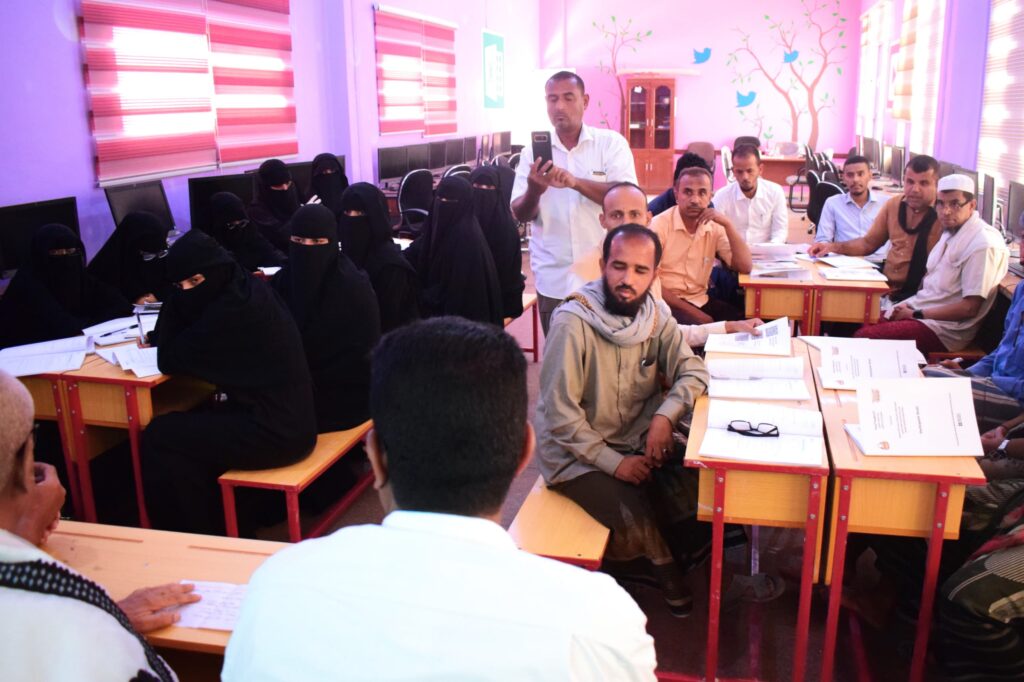 بدء الدورة الحضورية لبرنامج "التعليم من أجل النجاح" بوادي حضرموت : بدء الدورة الحضورية لبرنامج "التعليم من أجل النجاح" بوادي حضرموت :