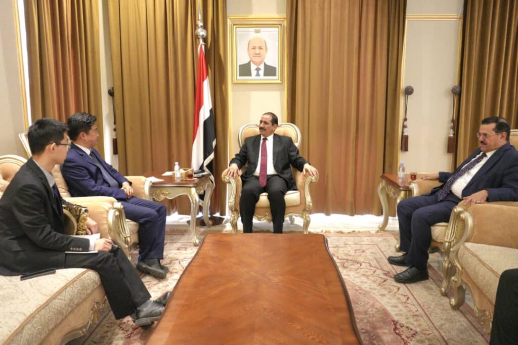 وزير الداخلية يثمّن الدعم الصيني لوزارة الداخلية وزير الداخلية يثمّن الدعم الصيني لوزارة الداخلية