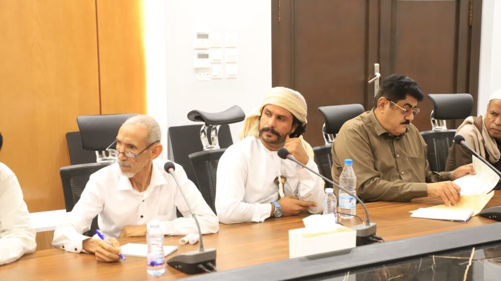 محافظ حضرموت يعقد لقاءً موسعاً بقيادات السلطة المحلية ومديري المديريات والأجهزة التنفيذية ويشدد على تلمس احتياجات المواطنين وتحسين الإيرادات وتعزيز هيبة الدولة محافظ حضرموت يعقد لقاءً موسعاً بقيادات السلطة المحلية ومديري المديريات والأجهزة التنفيذية ويشدد على تلمس احتياجات المواطنين وتحسين الإيرادات وتعزيز هيبة الدولة