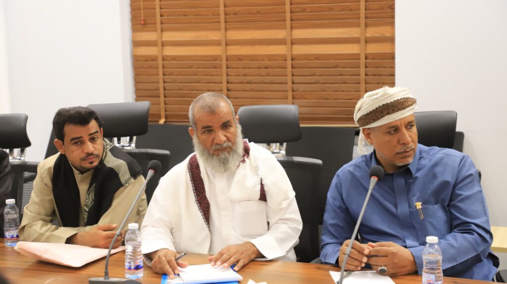 محافظ حضرموت يعقد لقاءً موسعاً بقيادات السلطة المحلية ومديري المديريات والأجهزة التنفيذية ويشدد على تلمس احتياجات المواطنين وتحسين الإيرادات وتعزيز هيبة الدولة محافظ حضرموت يعقد لقاءً موسعاً بقيادات السلطة المحلية ومديري المديريات والأجهزة التنفيذية ويشدد على تلمس احتياجات المواطنين وتحسين الإيرادات وتعزيز هيبة الدولة