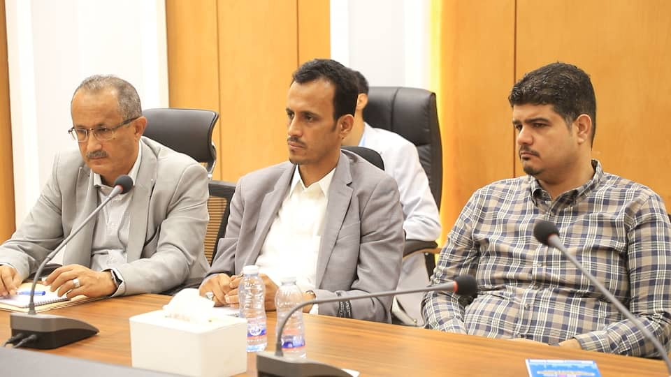 محافظ حضرموت يعقد لقاءً موسعاً بقيادات السلطة المحلية ومديري المديريات والأجهزة التنفيذية ويشدد على تلمس احتياجات المواطنين وتحسين الإيرادات وتعزيز هيبة الدولة محافظ حضرموت يعقد لقاءً موسعاً بقيادات السلطة المحلية ومديري المديريات والأجهزة التنفيذية ويشدد على تلمس احتياجات المواطنين وتحسين الإيرادات وتعزيز هيبة الدولة