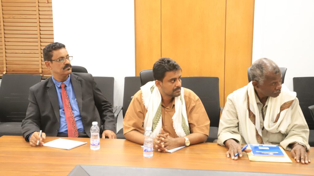 محافظ حضرموت يعقد لقاءً موسعاً بقيادات السلطة المحلية ومديري المديريات والأجهزة التنفيذية ويشدد على تلمس احتياجات المواطنين وتحسين الإيرادات وتعزيز هيبة الدولة محافظ حضرموت يعقد لقاءً موسعاً بقيادات السلطة المحلية ومديري المديريات والأجهزة التنفيذية ويشدد على تلمس احتياجات المواطنين وتحسين الإيرادات وتعزيز هيبة الدولة