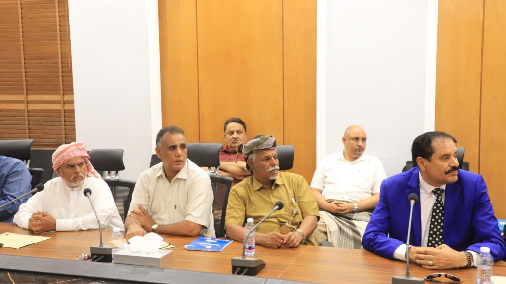 محافظ حضرموت يعقد لقاءً موسعاً بقيادات السلطة المحلية ومديري المديريات والأجهزة التنفيذية ويشدد على تلمس احتياجات المواطنين وتحسين الإيرادات وتعزيز هيبة الدولة محافظ حضرموت يعقد لقاءً موسعاً بقيادات السلطة المحلية ومديري المديريات والأجهزة التنفيذية ويشدد على تلمس احتياجات المواطنين وتحسين الإيرادات وتعزيز هيبة الدولة