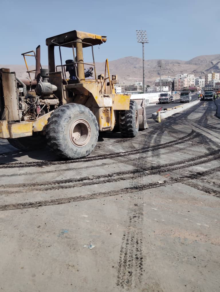 بدء أعمال السفلتة والتشطيب النهائي لجسر المنورة المعلق بالمكلا تمهيدًا لافتتاحه "شاهد الصور" بدء أعمال السفلتة والتشطيب النهائي لجسر المنورة المعلق بالمكلا تمهيدًا لافتتاحه "شاهد الصور"