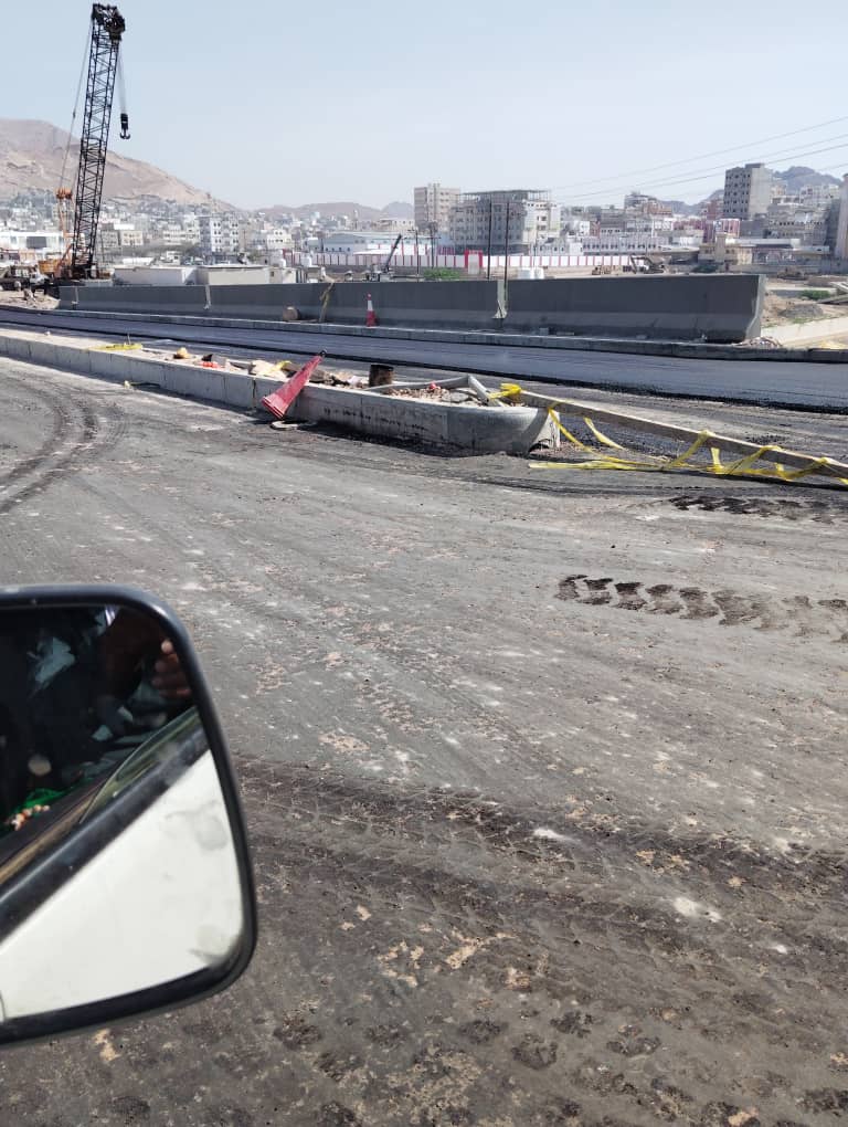 بدء أعمال السفلتة والتشطيب النهائي لجسر المنورة المعلق بالمكلا تمهيدًا لافتتاحه "شاهد الصور" بدء أعمال السفلتة والتشطيب النهائي لجسر المنورة المعلق بالمكلا تمهيدًا لافتتاحه "شاهد الصور"