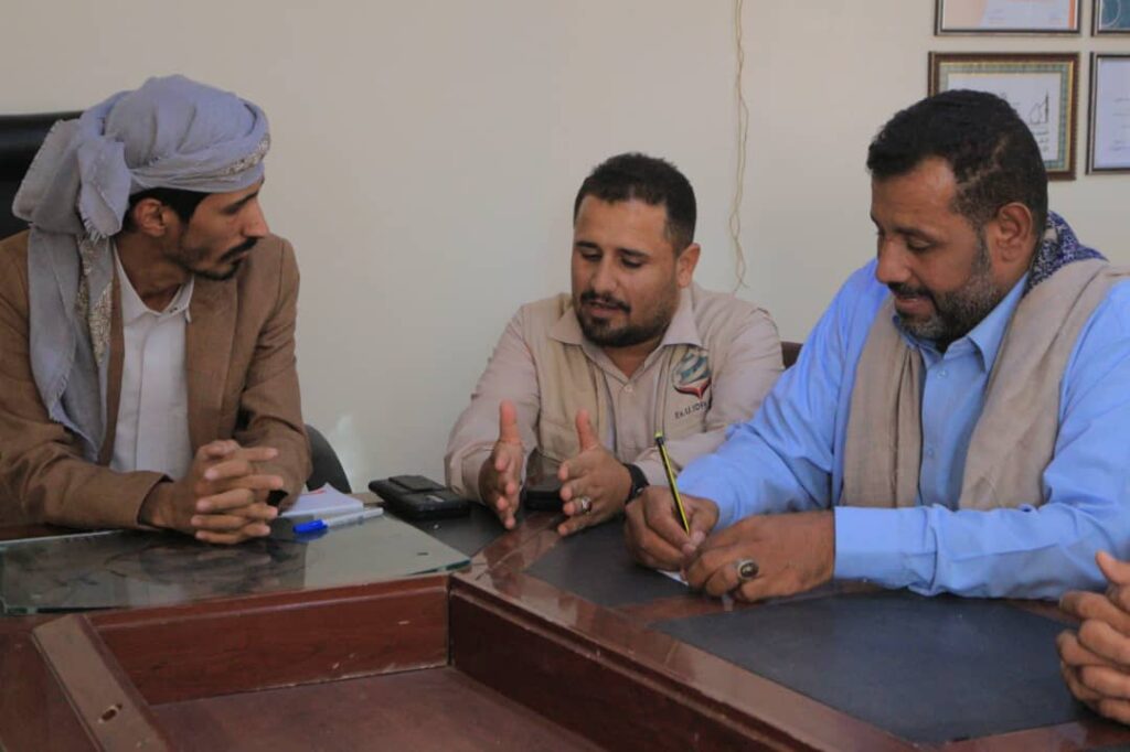 مدير عام مديرية العبر يزور مقر الوحدة التنفيذية لإدارة مخيمات النازحين ويطّلع على أوضاع المخيمات مدير عام مديرية العبر يزور مقر الوحدة التنفيذية لإدارة مخيمات النازحين ويطّلع على أوضاع المخيمات