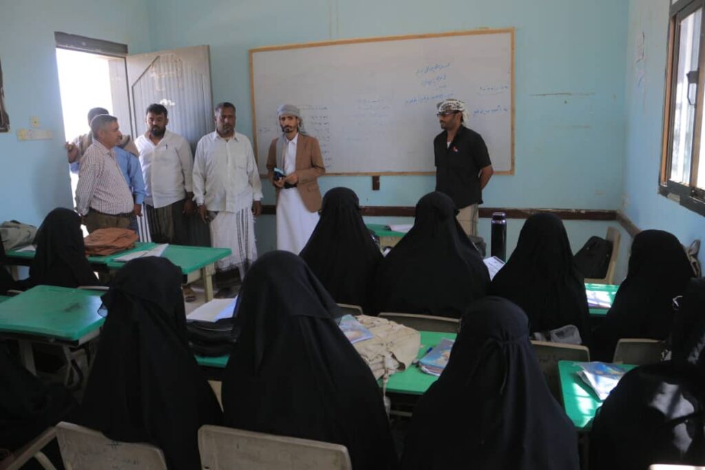 مدير عام مديرية العبر يتفقد سير العملية التعليمية ويثني على التزام الكادر التربوي مدير عام مديرية العبر يتفقد سير العملية التعليمية ويثني على التزام الكادر التربوي