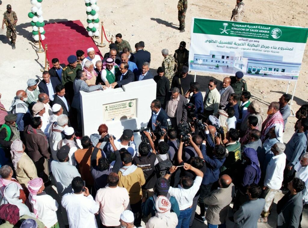 محافظ حضرموت يقوم بزيارة تفقدية لمديرية دوعن ويؤكد دعم السلطة المحلية للنهوض التنموي بالمديرية محافظ حضرموت يقوم بزيارة تفقدية لمديرية دوعن ويؤكد دعم السلطة المحلية للنهوض التنموي بالمديرية