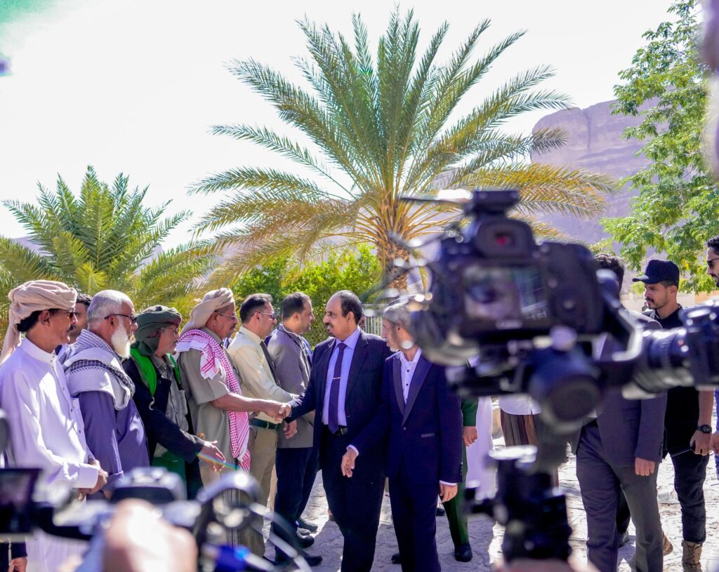 محافظ حضرموت يضع حجر الأساس لمركز البكرية الخيري للغسيل الكلوي بدوعن بتمويل من مركز الملك سلمان محافظ حضرموت يضع حجر الأساس لمركز البكرية الخيري للغسيل الكلوي بدوعن بتمويل من مركز الملك سلمان