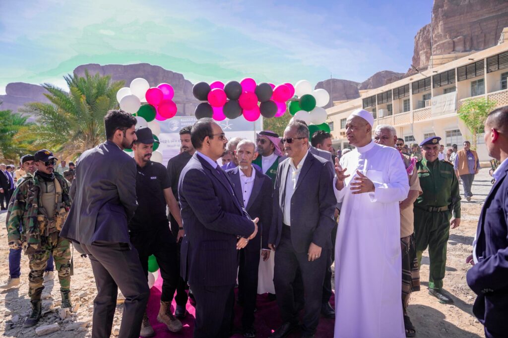 محافظ حضرموت يضع حجر الأساس لمركز البكرية الخيري للغسيل الكلوي بدوعن بتمويل من مركز الملك سلمان محافظ حضرموت يضع حجر الأساس لمركز البكرية الخيري للغسيل الكلوي بدوعن بتمويل من مركز الملك سلمان