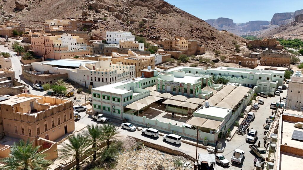 محافظ حضرموت يدشّن مشروع إعادة تشغيل مستشفى بضة بدوعن محافظ حضرموت يدشّن مشروع إعادة تشغيل مستشفى بضة بدوعن