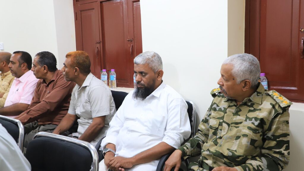 محافظ حضرموت يرأس اجتماعًا لقيادة السلطة المحلية والمكتب التنفيذي بمديرية دوعن محافظ حضرموت يرأس اجتماعًا لقيادة السلطة المحلية والمكتب التنفيذي بمديرية دوعن