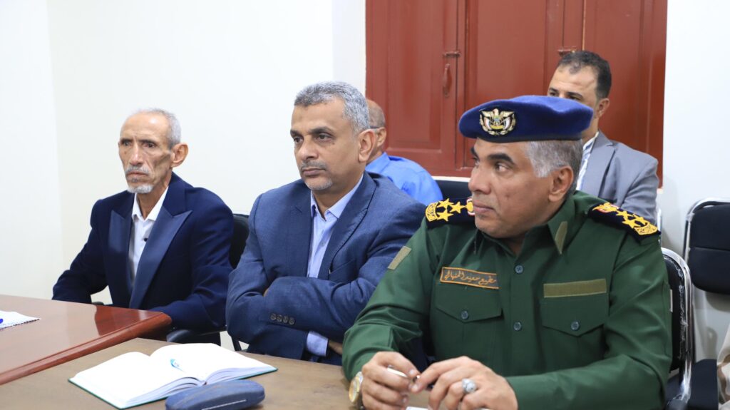 محافظ حضرموت يرأس اجتماعًا لقيادة السلطة المحلية والمكتب التنفيذي بمديرية دوعن محافظ حضرموت يرأس اجتماعًا لقيادة السلطة المحلية والمكتب التنفيذي بمديرية دوعن