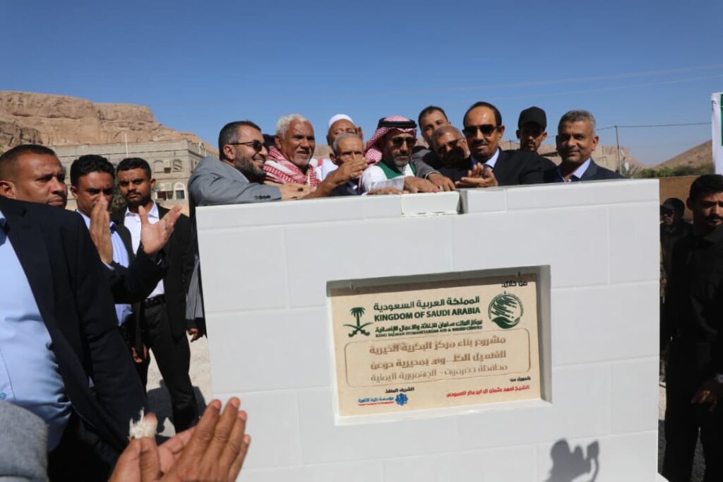 محافظ حضرموت يقوم بزيارة تفقدية لمديرية دوعن ويؤكد دعم السلطة المحلية للنهوض التنموي بالمديرية محافظ حضرموت يقوم بزيارة تفقدية لمديرية دوعن ويؤكد دعم السلطة المحلية للنهوض التنموي بالمديرية