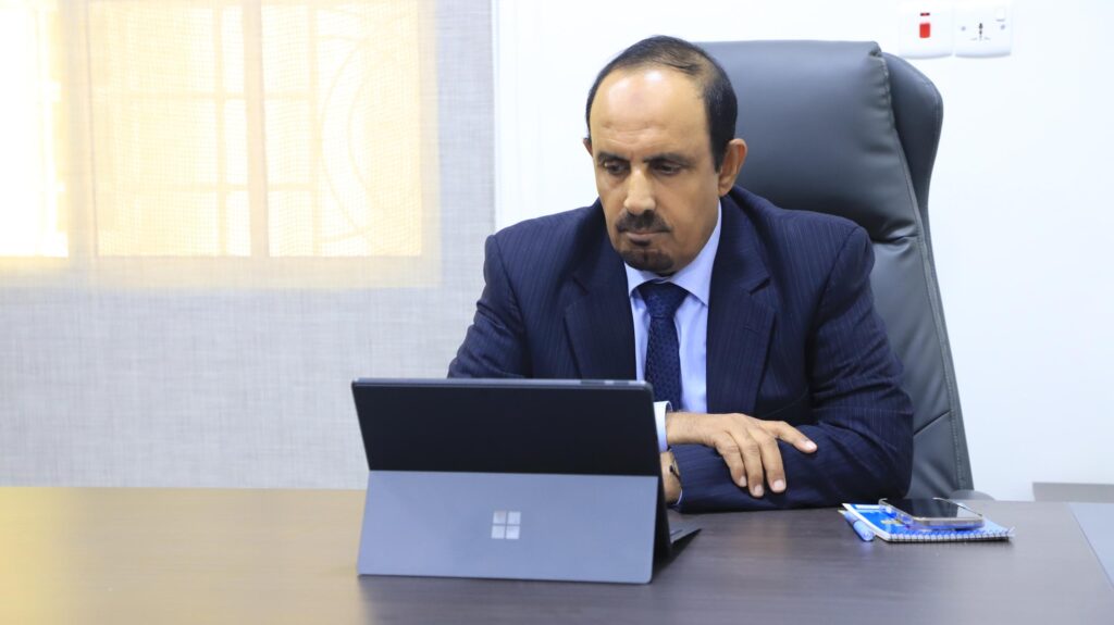 محافظ حضرموت شارك في اجتماع مجلس القيادة الرئاسي عبر تقنية الزوم من مديرية دوعن.. محافظ حضرموت شارك في اجتماع مجلس القيادة الرئاسي عبر تقنية الزوم من مديرية دوعن..