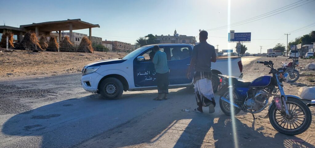 الشحر: إيقاف مالك عازلة أسماك لارتكابه مخالفة بيئية برمي مخلفات الأسماك الشحر: إيقاف مالك عازلة أسماك لارتكابه مخالفة بيئية برمي مخلفات الأسماك