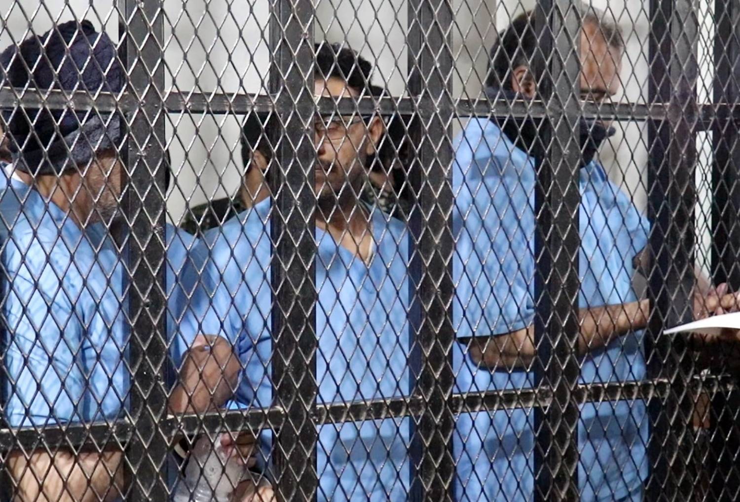 تنديد دولي وحقوقي عقب أوامر إعدام حوثية لـ17 يمنياً صورة وزَّعها إعلام الحوثيين لمعتقلين حكمت عليهم الجماعة بالإعدام (إ.ب.أ)