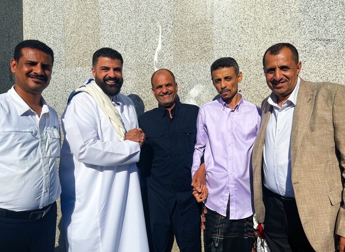 اللواء شلال علي شايع يشارك الأستاذ أحمد سالمين وعائلة آل فدعق أفراحهم - اللواء شلال علي شايع يشارك الأستاذ أحمد سالمين وعائلة آل فدعق أفراحهم -