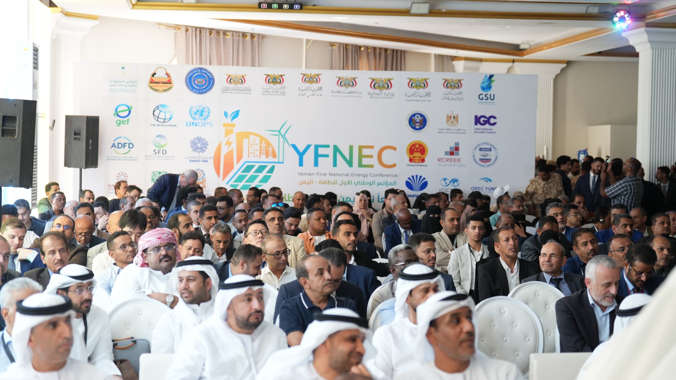 انعقاد المؤتمر الوطني الأول للطاقة في عدن.. والإمارات تعلن عن حزمة مشاريع تنموية بقيمة مليار دولار - انعقاد المؤتمر الوطني الأول للطاقة في عدن.. والإمارات تعلن عن حزمة مشاريع تنموية بقيمة مليار دولار -