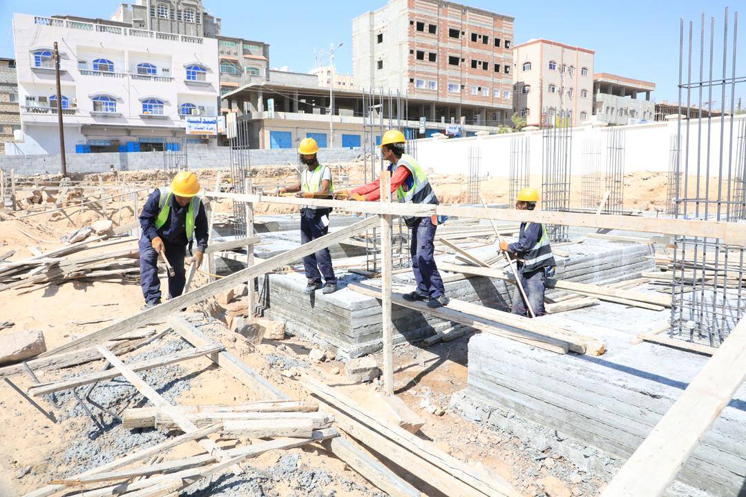 المحافظ بن ماضي يضع حجر الأساس لمشروع "دار الإيواء" بالمكلا بتكلفة 374 ألف دولار المحافظ بن ماضي يضع حجر الأساس لمشروع "دار الإيواء" بالمكلا بتكلفة 374 ألف دولار