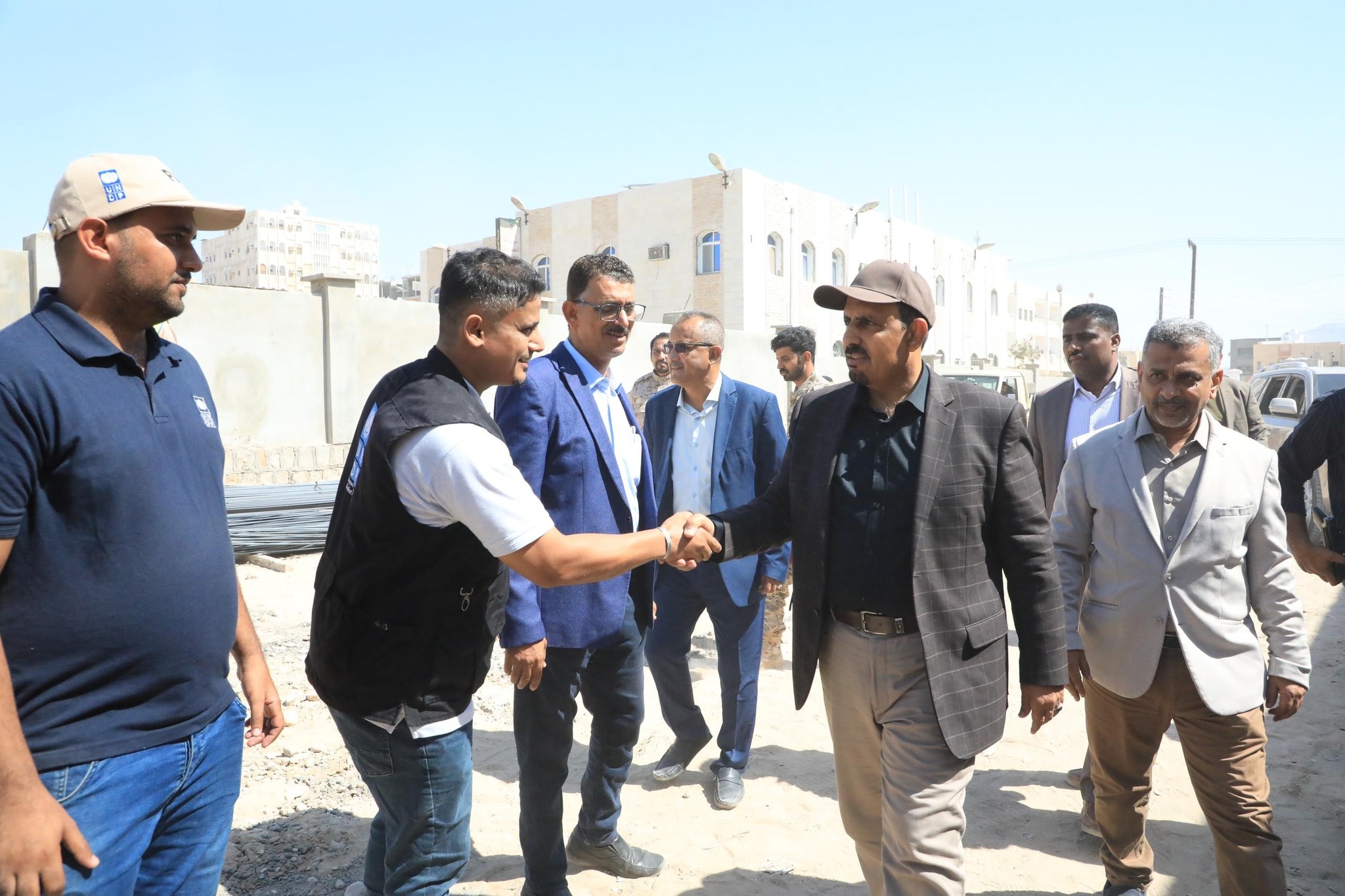 المحافظ بن ماضي يضع حجر الأساس لمشروع "دار الإيواء" بالمكلا بتكلفة 374 ألف دولار المحافظ بن ماضي يضع حجر الأساس لمشروع "دار الإيواء" بالمكلا بتكلفة 374 ألف دولار