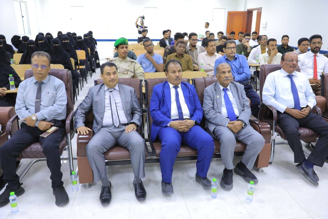 الوكيل العامري يدشّن فعاليات الأسبوع العالمي للسلامة الدوائية الوكيل العامري يدشّن فعاليات الأسبوع العالمي للسلامة الدوائية