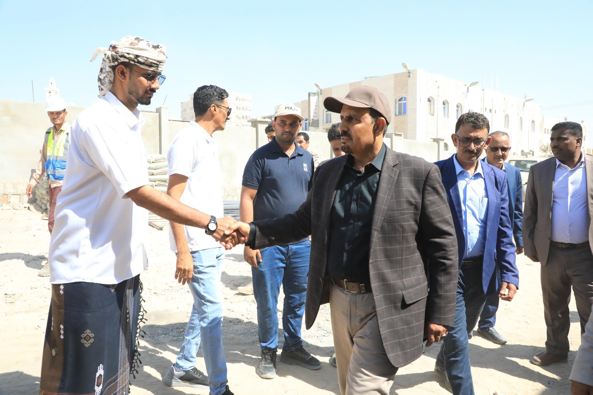 المحافظ بن ماضي يضع حجر الأساس لمشروع "دار الإيواء" بالمكلا بتكلفة 374 ألف دولار المحافظ بن ماضي يضع حجر الأساس لمشروع "دار الإيواء" بالمكلا بتكلفة 374 ألف دولار