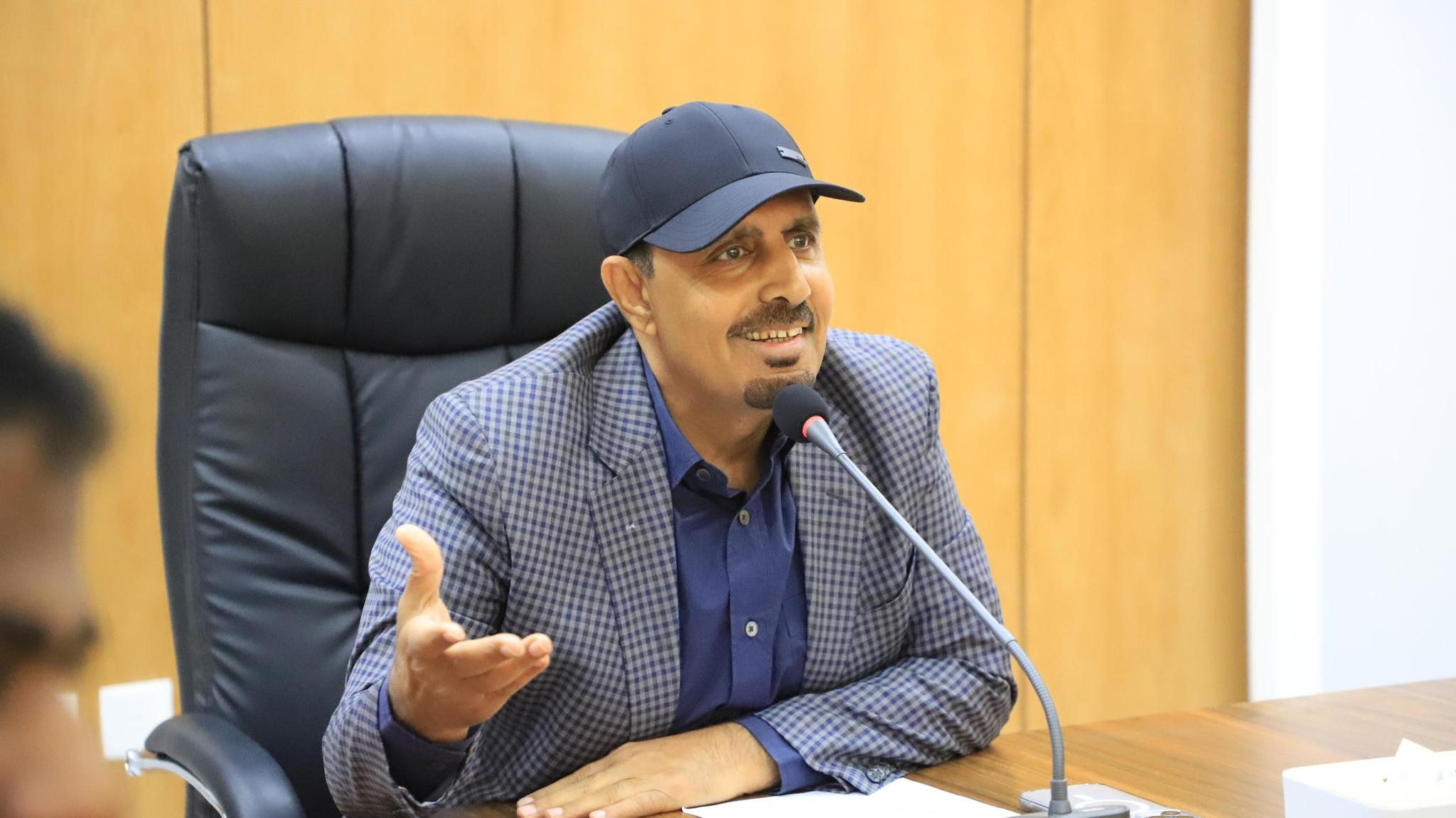 خلال استقباله بعثة نادي تضامن حضرموت..المحافظ بن ماضي يشيد بروح العزيمة والإصرار التي تحلّى بها اللاعبون والجهازان الفني والإداري للفريق خلال استقباله بعثة نادي تضامن حضرموت..المحافظ بن ماضي يشيد بروح العزيمة والإصرار التي تحلّى بها اللاعبون والجهازان الفني والإداري للفريق