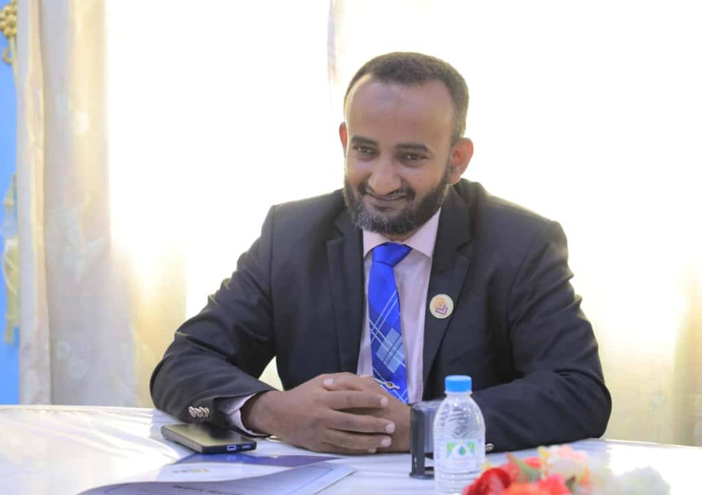 الوكيل العامري يرعى توقيع مذكرة تفاهم بين مكتب التربية والتعليم بالوادي والصحراء ومؤسسة وادي العين للتنمية الاجتماعية الوكيل العامري يرعى توقيع مذكرة تفاهم بين مكتب التربية والتعليم بالوادي والصحراء ومؤسسة وادي العين للتنمية الاجتماعية