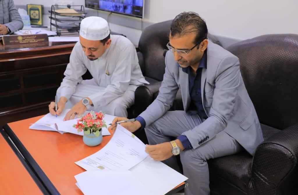 الوكيل العامري يرعى توقيع اتفاقية تنفيذ مشروع "وعيك أمان" بين المركز الوطني لمختبرات الصحة العامة ومؤسسة دار الشفاء الوكيل العامري يرعى توقيع اتفاقية تنفيذ مشروع "وعيك أمان" بين المركز الوطني لمختبرات الصحة العامة ومؤسسة دار الشفاء
