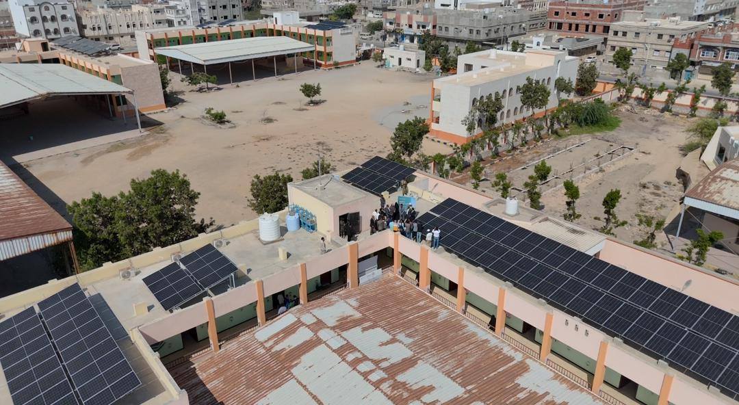 محافظ حضرموت يدشّن منظومة الطاقة الشمسية لثلاث مدارس محورية بالمكلا بقدرة 100 كيلوواط لخدمة أكثر من 2200 طالب وتربوي بكلفة تزيد عن 100 ألف دولار محافظ حضرموت يدشّن منظومة الطاقة الشمسية لثلاث مدارس محورية بالمكلا بقدرة 100 كيلوواط لخدمة أكثر من 2200 طالب وتربوي بكلفة تزيد عن 100 ألف دولار