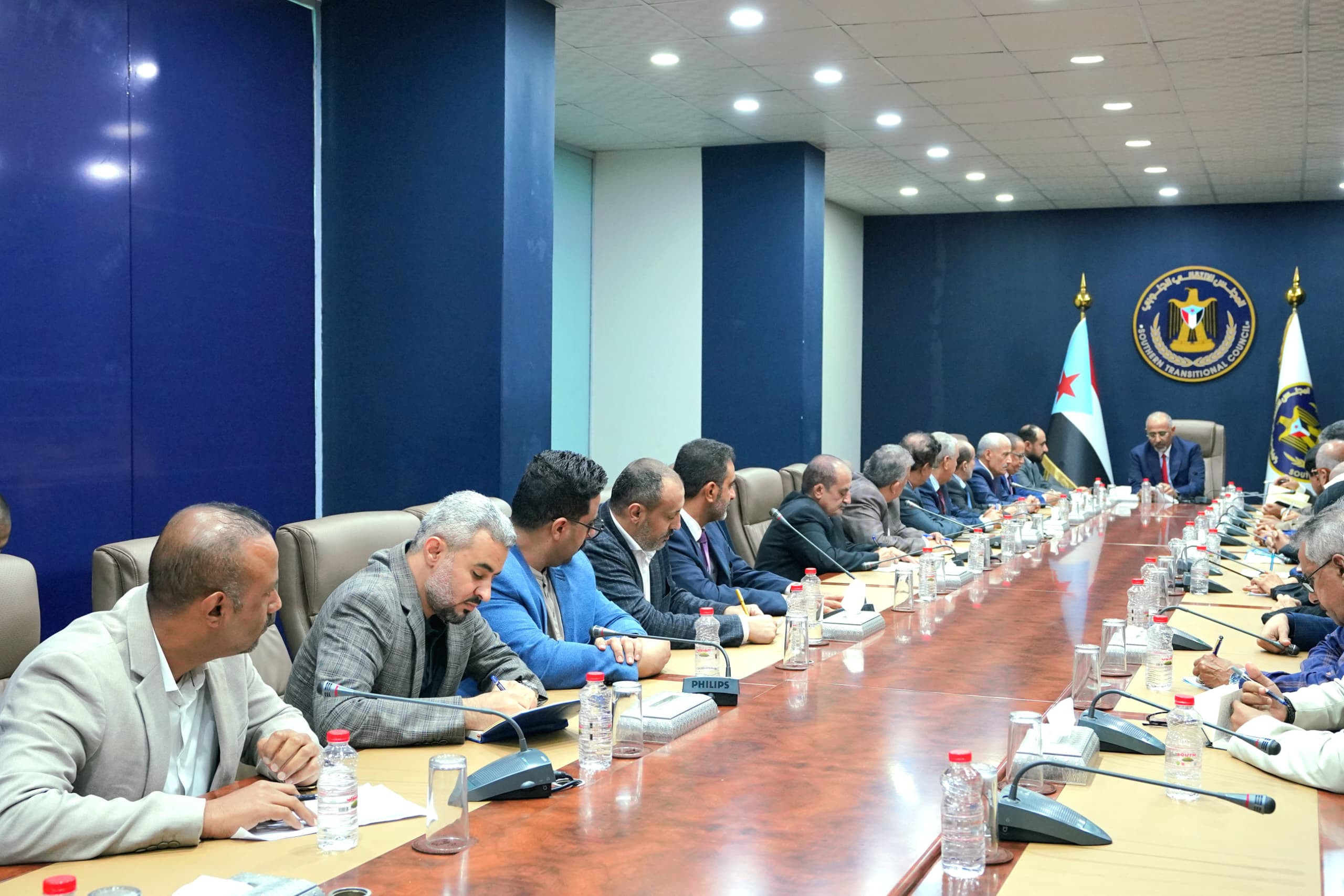 الرئيس الزُبيدي يترأس اجتماعاً موسعاً لهيئة رئاسة المجلس الانتقالي والأمانة العامة الرئيس الزُبيدي يترأس اجتماعاً موسعاً لهيئة رئاسة المجلس الانتقالي والأمانة العامة