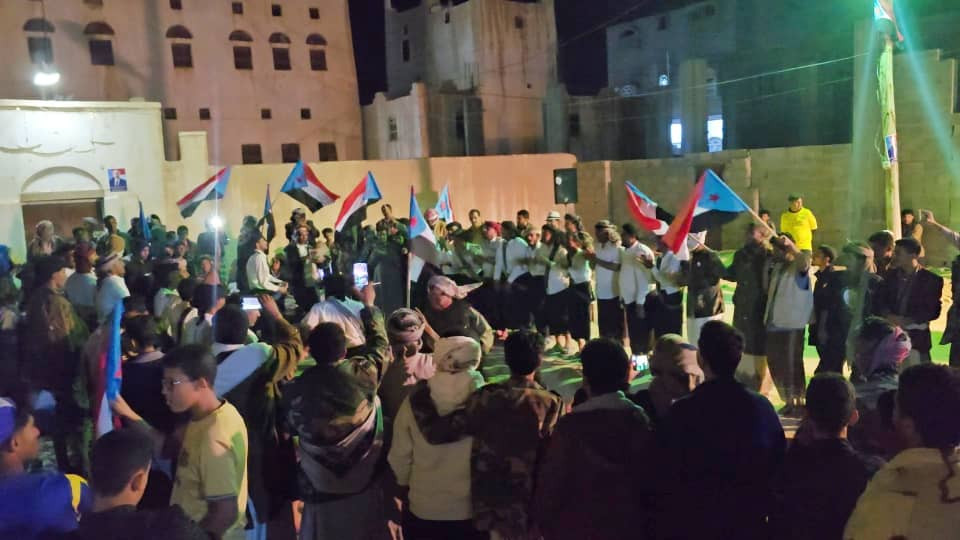 رئيس تنفيذية انتقالي شبوة يشارك أبناء عتق احتفالهم بالذكرى الـ58 لعيد الاستقلال الوطني رئيس تنفيذية انتقالي شبوة يشارك أبناء عتق احتفالهم بالذكرى الـ58 لعيد الاستقلال الوطني