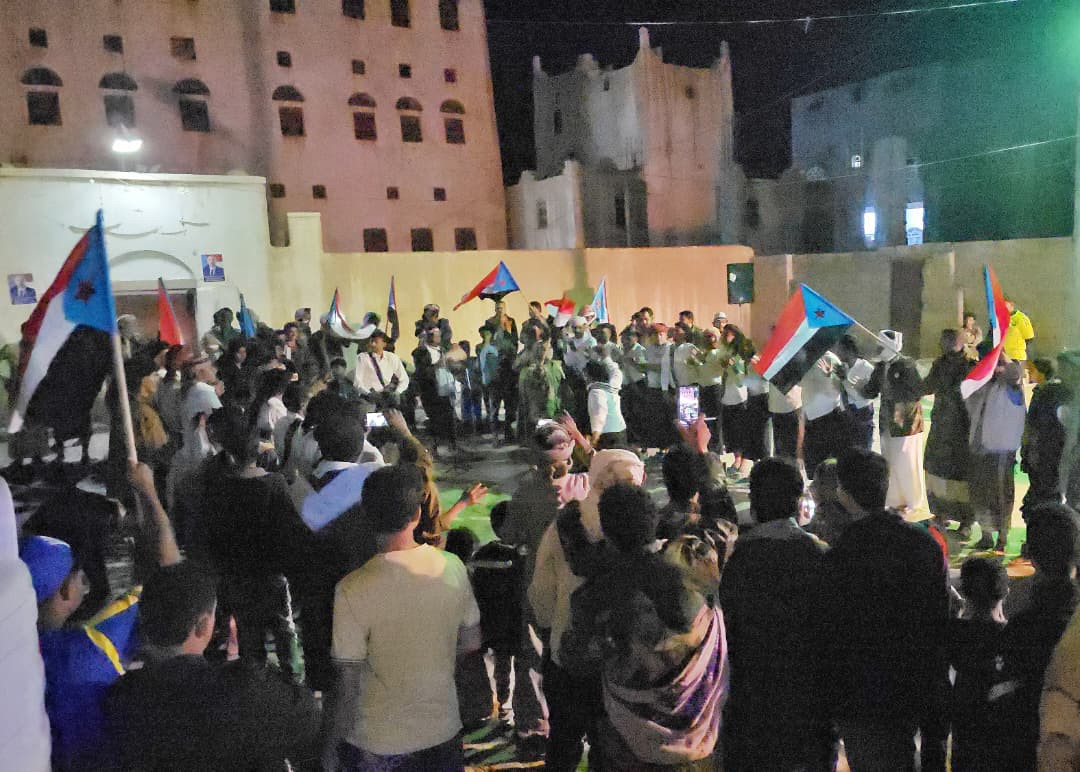 رئيس تنفيذية انتقالي شبوة يشارك أبناء عتق احتفالهم بالذكرى الـ58 لعيد الاستقلال الوطني رئيس تنفيذية انتقالي شبوة يشارك أبناء عتق احتفالهم بالذكرى الـ58 لعيد الاستقلال الوطني