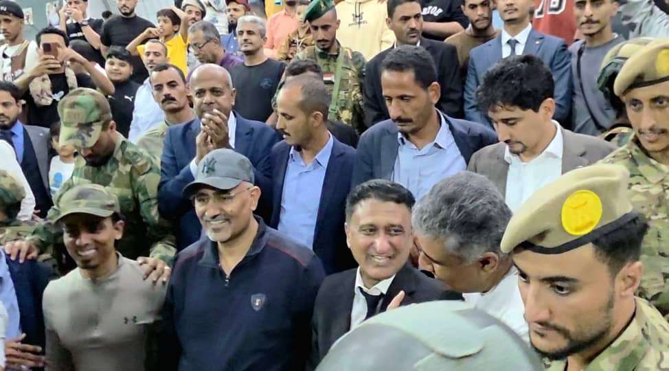 الرئيس الزُبيدي يشهد نهائي كأس العاصمة عدن ويتوج وحدة عدن بطلاً للبطولة الرئيس الزُبيدي يشهد نهائي كأس العاصمة عدن ويتوج وحدة عدن بطلاً للبطولة