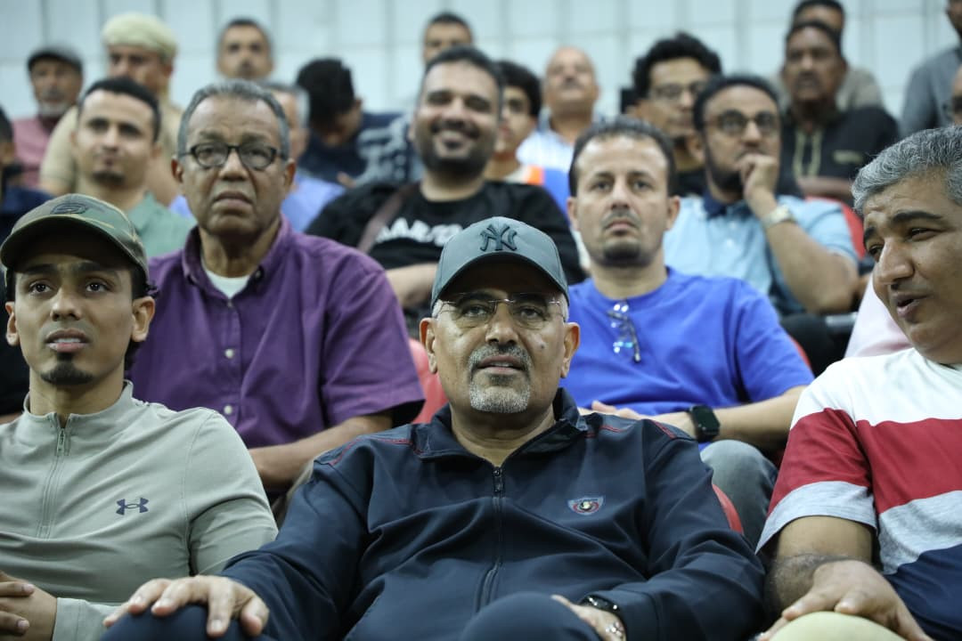 الرئيس الزُبيدي يشهد نهائي كأس العاصمة عدن ويتوج وحدة عدن بطلاً للبطولة الرئيس الزُبيدي يشهد نهائي كأس العاصمة عدن ويتوج وحدة عدن بطلاً للبطولة