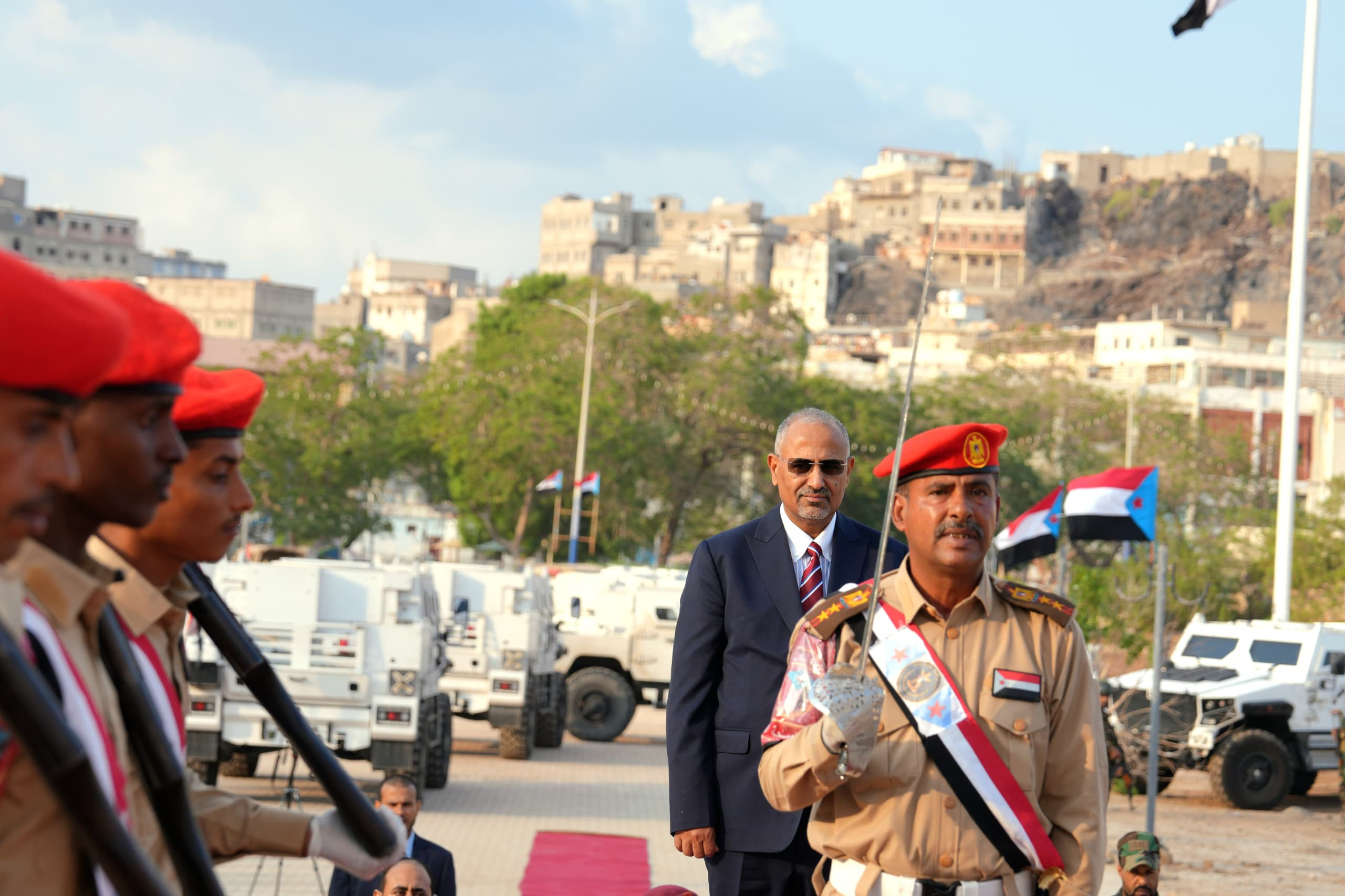 الرئيس الزُبيدي يضع إكليلا من الزهور على النصب التذكاري لشهداء الجنوب العربي بمناسبة العيد الـ58 للاستقلال الوطني 30 نوفمبر الرئيس الزُبيدي يضع إكليلا من الزهور على النصب التذكاري لشهداء الجنوب العربي بمناسبة العيد الـ58 للاستقلال الوطني 30 نوفمبر