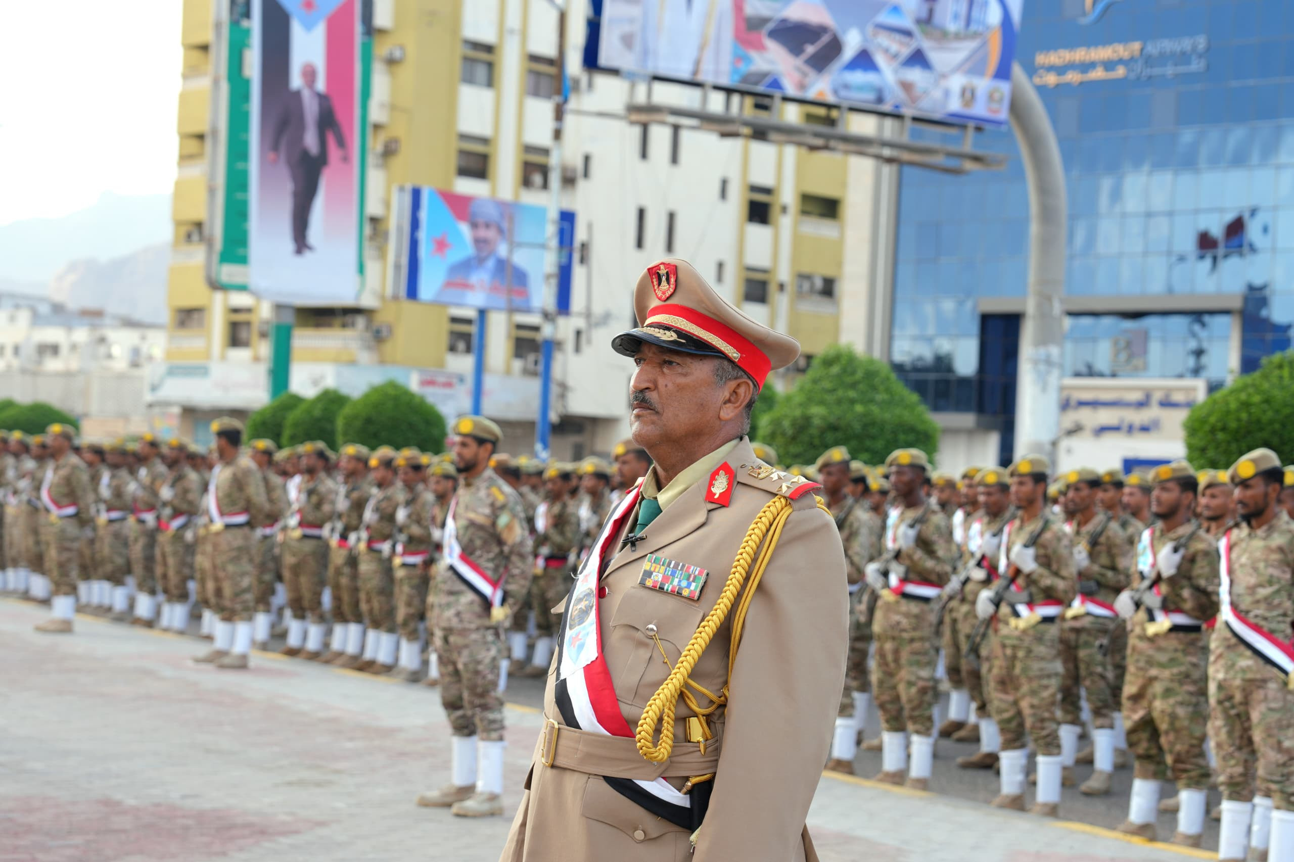 الرئيس الزُبيدي يشهد عرضا عسكريا مهيبا للقوات المسلحة الجنوبية احتفاءً بالعيد الـ58 للاستقلال الوطني 30 نوفمبر الرئيس الزُبيدي يشهد عرضا عسكريا مهيبا للقوات المسلحة الجنوبية احتفاءً بالعيد الـ58 للاستقلال الوطني 30 نوفمبر