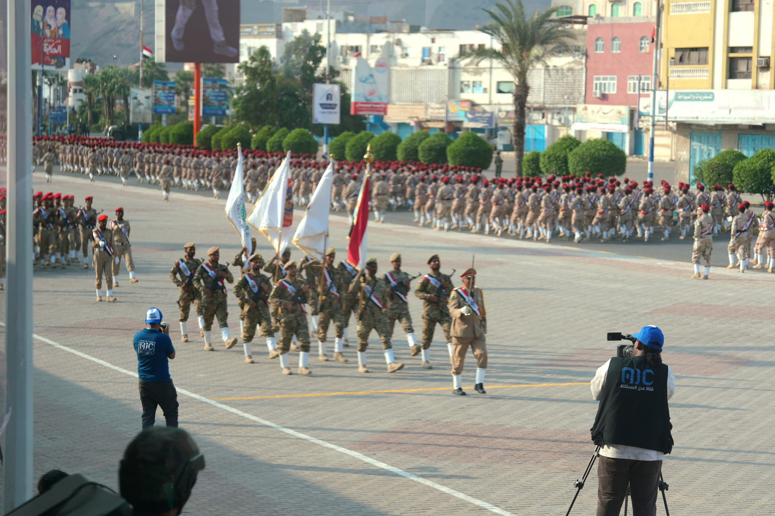 الرئيس الزُبيدي يشهد عرضا عسكريا مهيبا للقوات المسلحة الجنوبية احتفاءً بالعيد الـ58 للاستقلال الوطني 30 نوفمبر الرئيس الزُبيدي يشهد عرضا عسكريا مهيبا للقوات المسلحة الجنوبية احتفاءً بالعيد الـ58 للاستقلال الوطني 30 نوفمبر