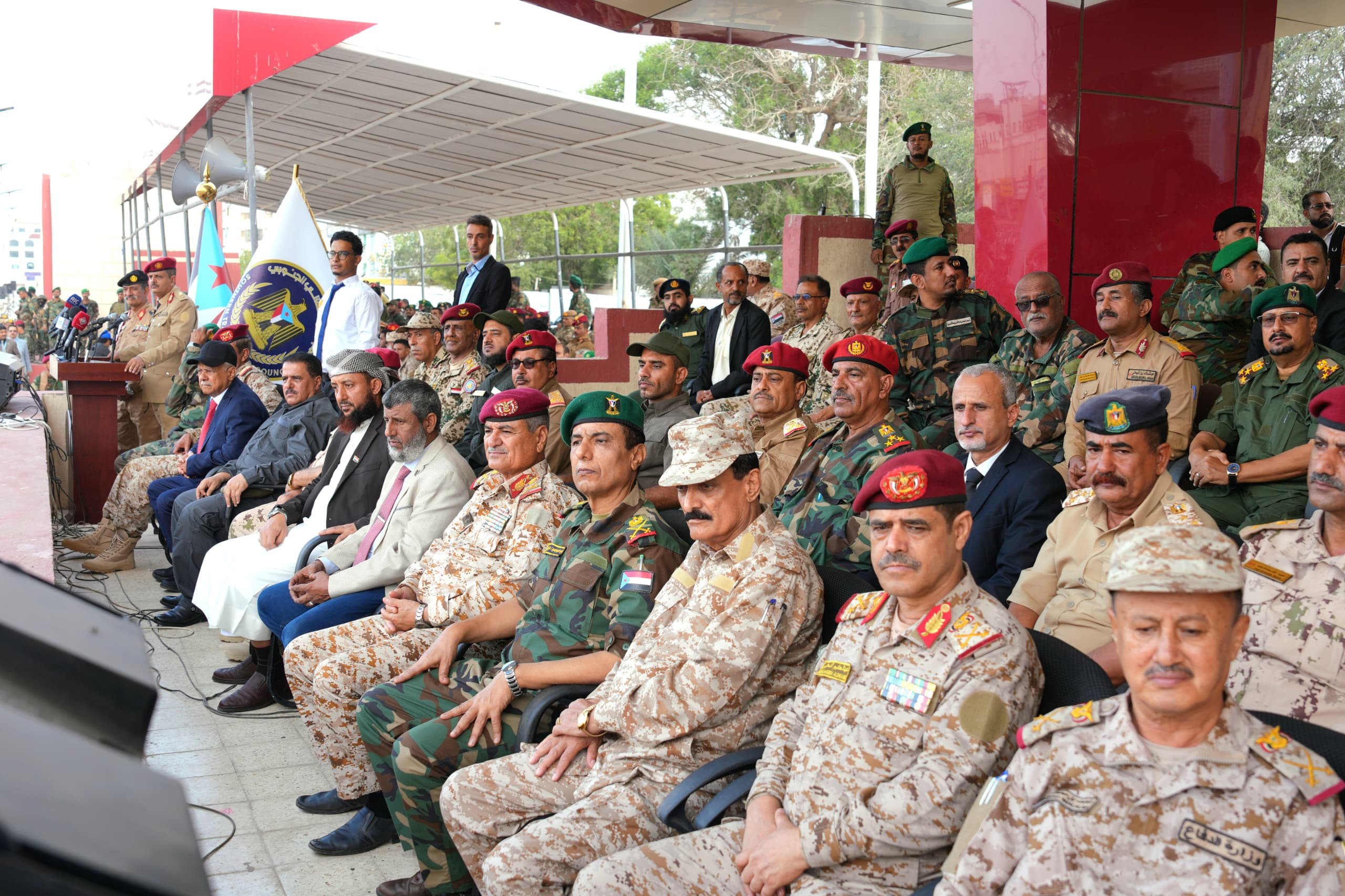 الرئيس الزُبيدي يشهد عرضا عسكريا مهيبا للقوات المسلحة الجنوبية احتفاءً بالعيد الـ58 للاستقلال الوطني 30 نوفمبر الرئيس الزُبيدي يشهد عرضا عسكريا مهيبا للقوات المسلحة الجنوبية احتفاءً بالعيد الـ58 للاستقلال الوطني 30 نوفمبر