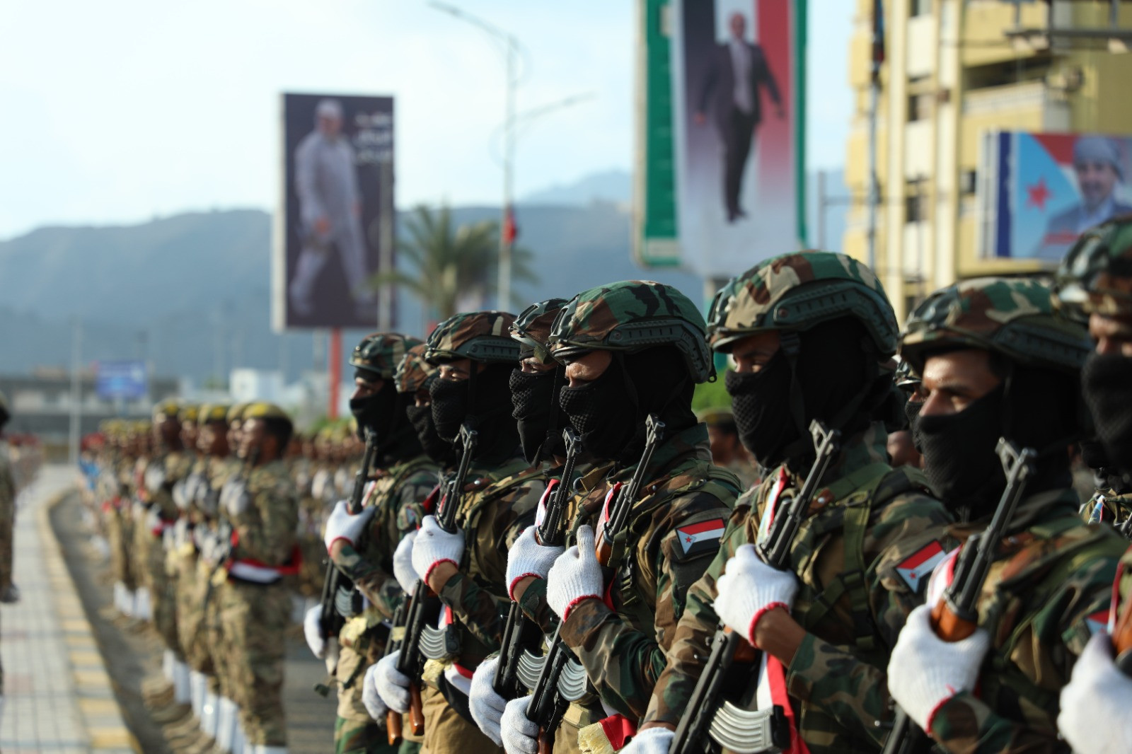 الرئيس الزُبيدي يشهد عرضا عسكريا مهيبا للقوات المسلحة الجنوبية احتفاءً بالعيد الـ58 للاستقلال الوطني 30 نوفمبر الرئيس الزُبيدي يشهد عرضا عسكريا مهيبا للقوات المسلحة الجنوبية احتفاءً بالعيد الـ58 للاستقلال الوطني 30 نوفمبر