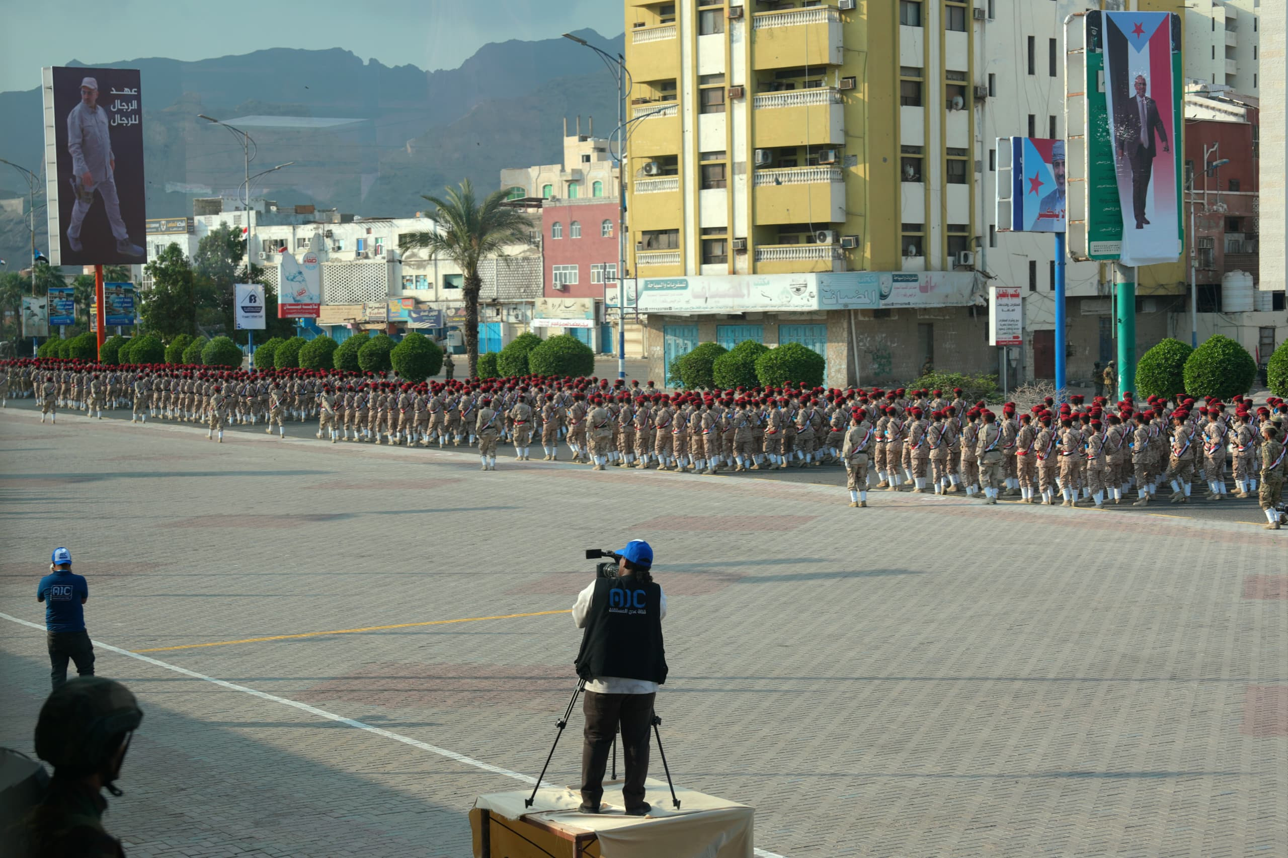 الرئيس الزُبيدي يشهد عرضا عسكريا مهيبا للقوات المسلحة الجنوبية احتفاءً بالعيد الـ58 للاستقلال الوطني 30 نوفمبر الرئيس الزُبيدي يشهد عرضا عسكريا مهيبا للقوات المسلحة الجنوبية احتفاءً بالعيد الـ58 للاستقلال الوطني 30 نوفمبر