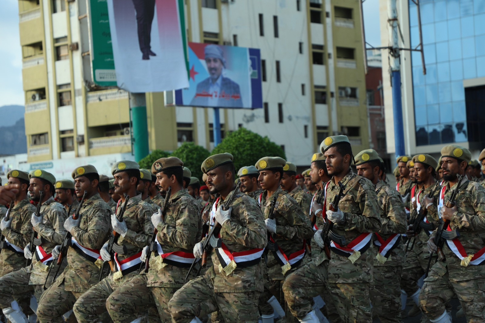 الرئيس الزُبيدي يشهد عرضا عسكريا مهيبا للقوات المسلحة الجنوبية احتفاءً بالعيد الـ58 للاستقلال الوطني 30 نوفمبر الرئيس الزُبيدي يشهد عرضا عسكريا مهيبا للقوات المسلحة الجنوبية احتفاءً بالعيد الـ58 للاستقلال الوطني 30 نوفمبر