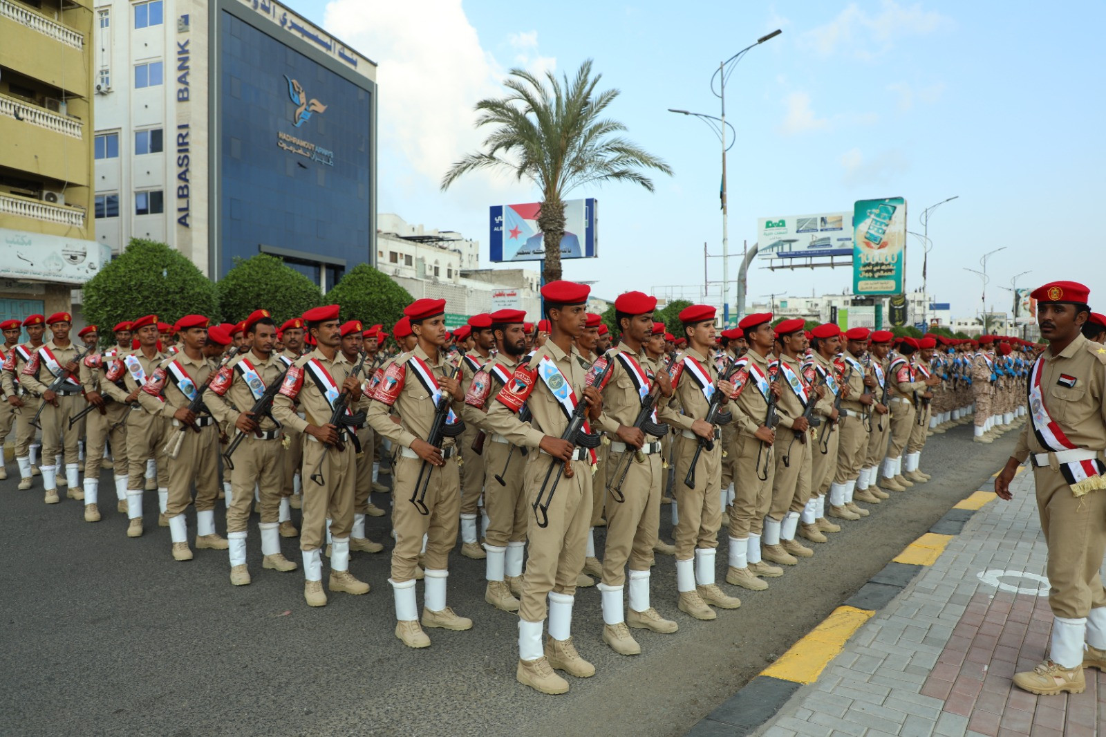 الرئيس الزُبيدي يشهد عرضا عسكريا مهيبا للقوات المسلحة الجنوبية احتفاءً بالعيد الـ58 للاستقلال الوطني 30 نوفمبر الرئيس الزُبيدي يشهد عرضا عسكريا مهيبا للقوات المسلحة الجنوبية احتفاءً بالعيد الـ58 للاستقلال الوطني 30 نوفمبر
