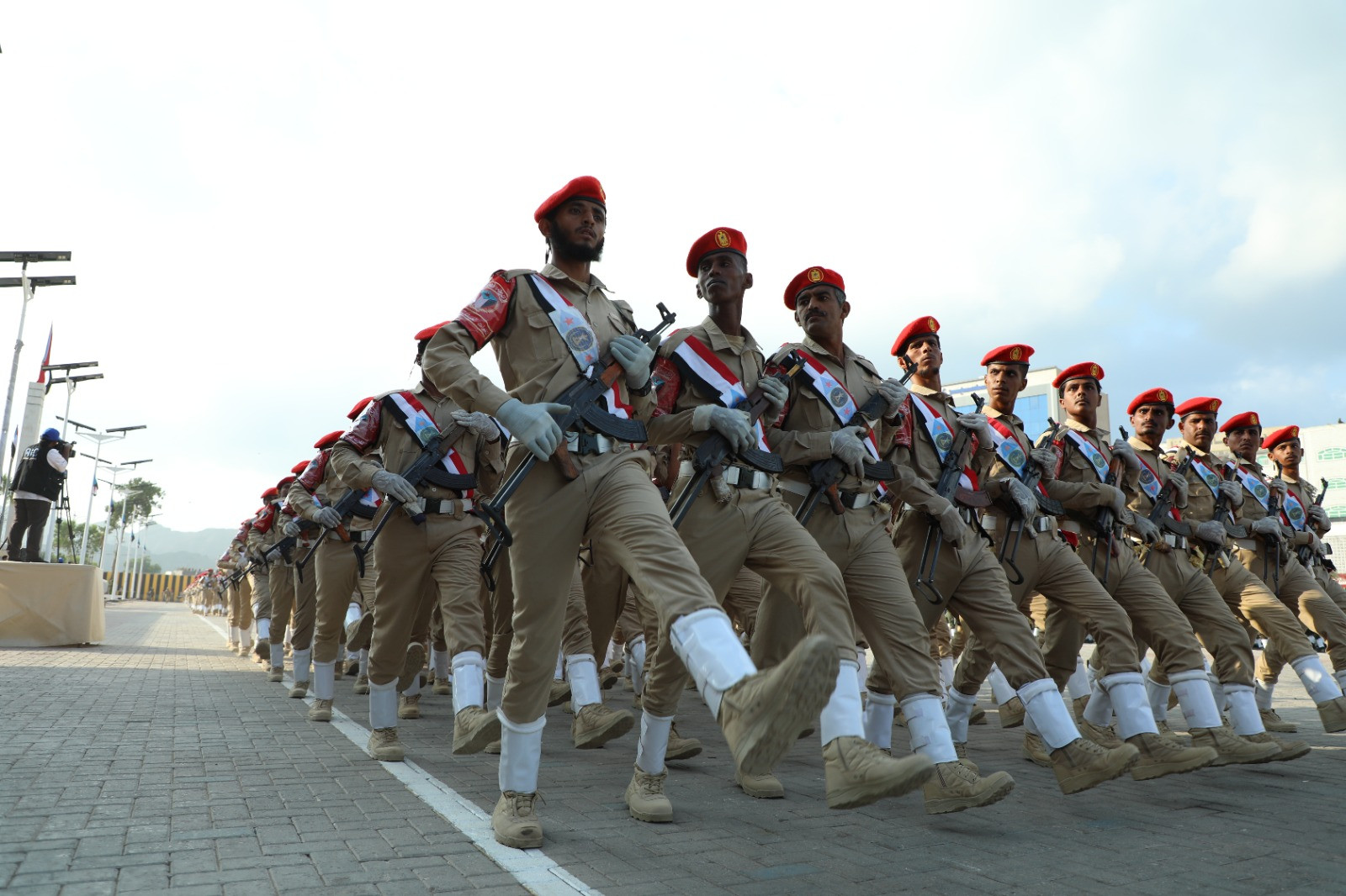 الرئيس الزُبيدي يشهد عرضا عسكريا مهيبا للقوات المسلحة الجنوبية احتفاءً بالعيد الـ58 للاستقلال الوطني 30 نوفمبر الرئيس الزُبيدي يشهد عرضا عسكريا مهيبا للقوات المسلحة الجنوبية احتفاءً بالعيد الـ58 للاستقلال الوطني 30 نوفمبر