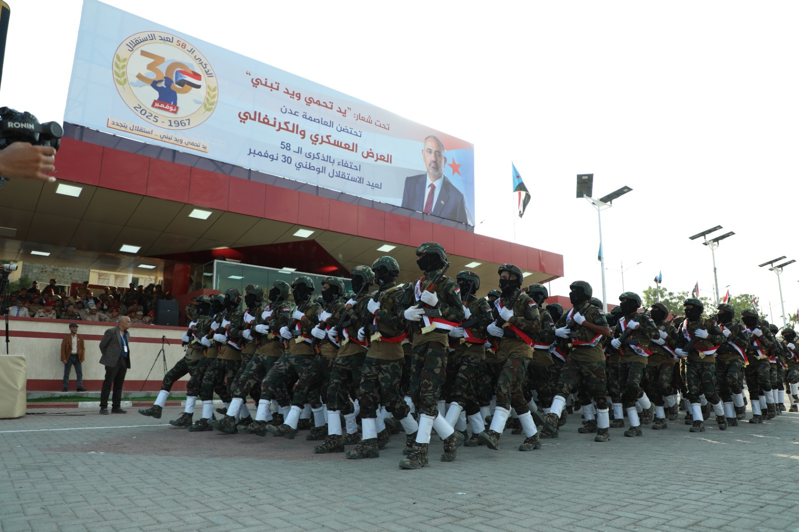 الرئيس الزُبيدي يشهد عرضا عسكريا مهيبا للقوات المسلحة الجنوبية احتفاءً بالعيد الـ58 للاستقلال الوطني 30 نوفمبر الرئيس الزُبيدي يشهد عرضا عسكريا مهيبا للقوات المسلحة الجنوبية احتفاءً بالعيد الـ58 للاستقلال الوطني 30 نوفمبر